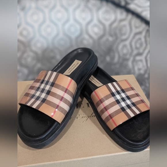 Burberry Women's ASHMORE Check PVC Slide SandalsSize US 6.5 - Picture 2 of 7